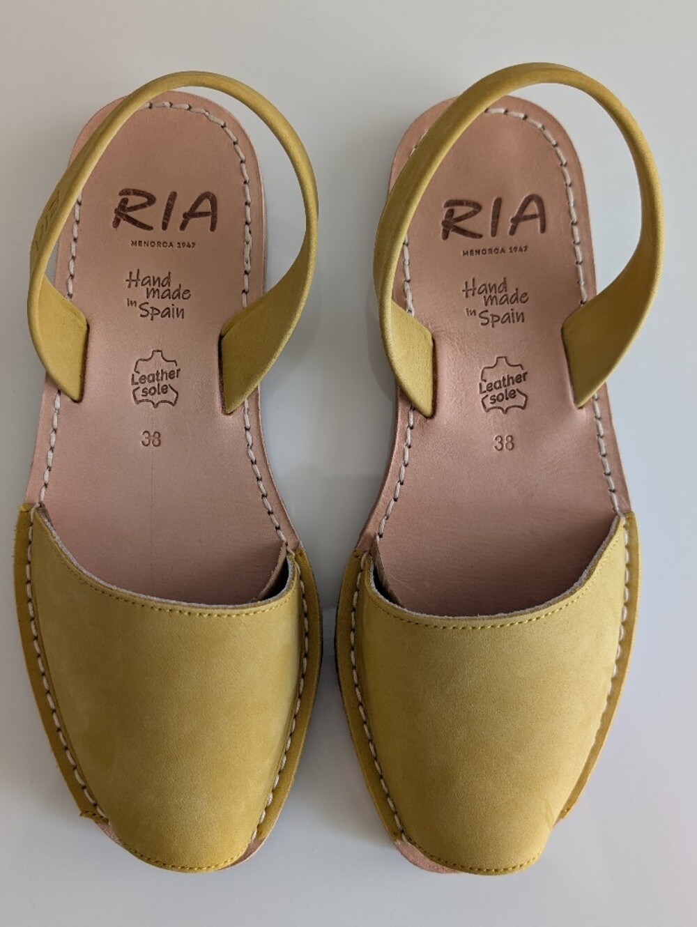 NWOB Ría Yellow Nubuck Leather Slingback Avarca Sandals. Size 7.5. Made in Spain